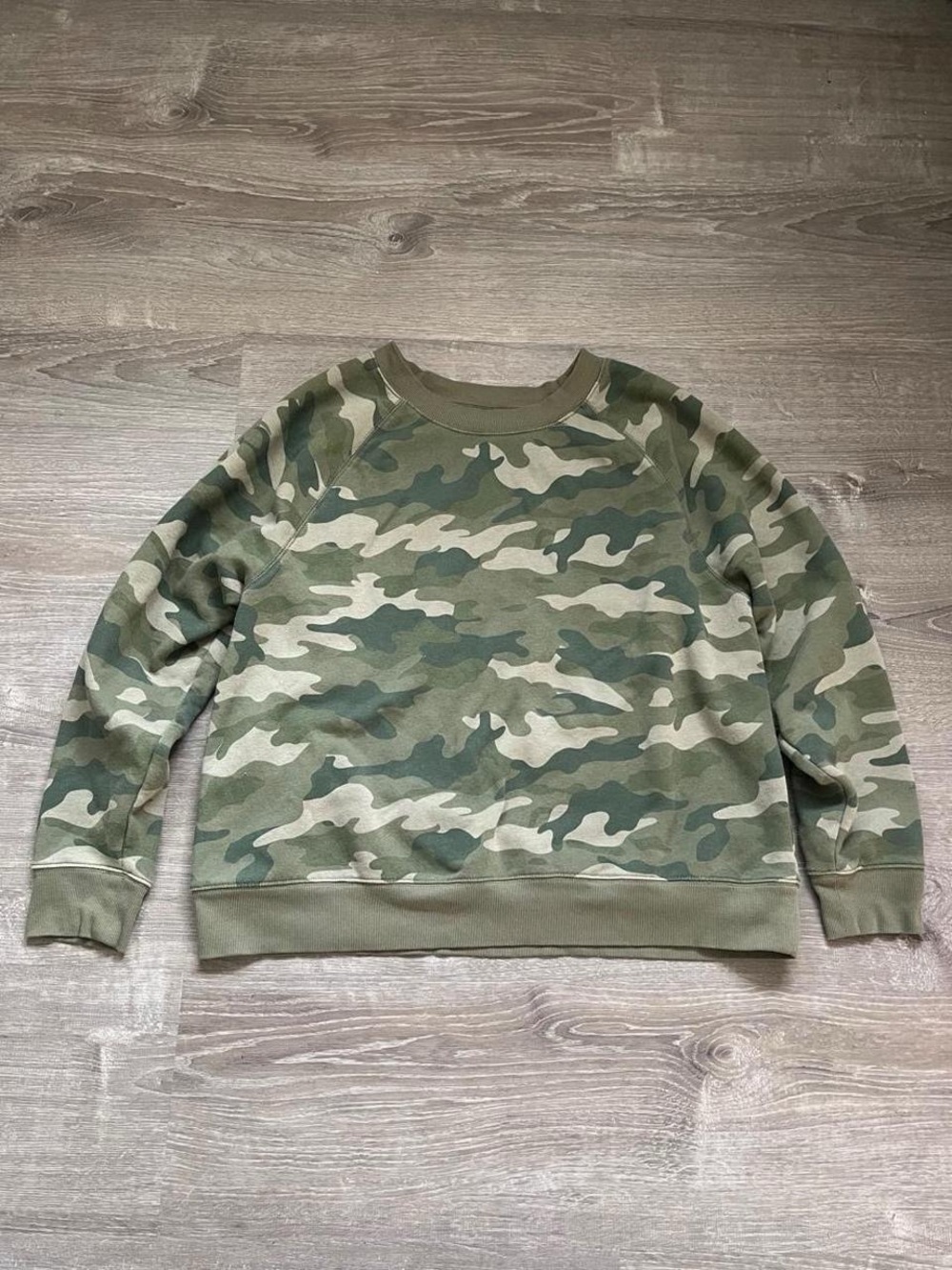 Old Navy Women’s Green Camo Crewneck Sweatshirt